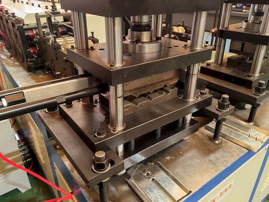 Feuerdämpfer Blade Roll Formmaschine Triple V & Airfoil Blade Produktionslinie